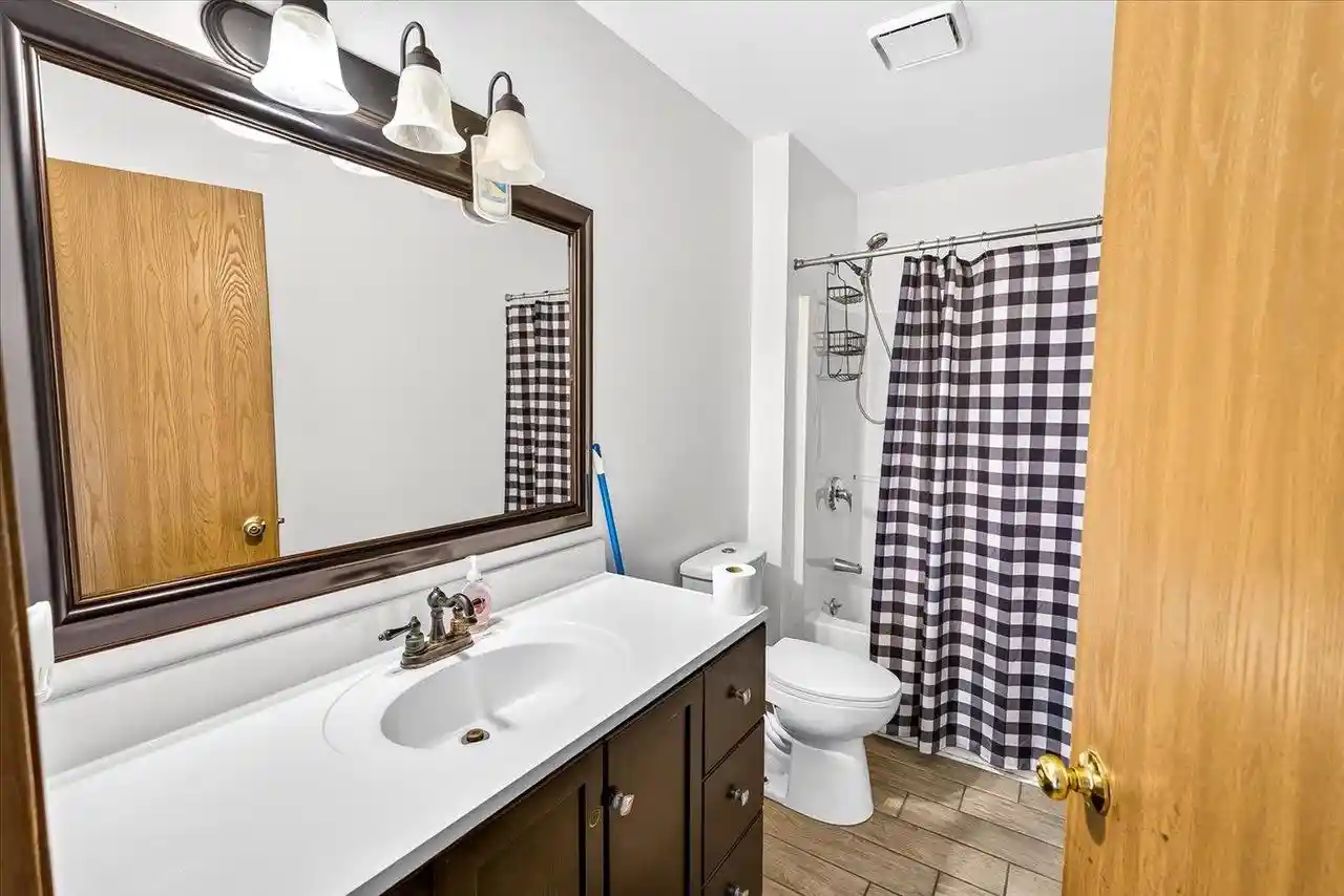 3rd image of 806 N Thompson Dr Dr #1, Madison, WI 53704 | MLS# 2028730