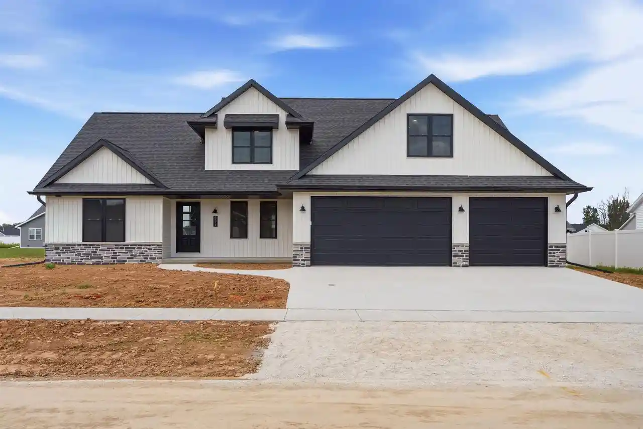 Photo 1 of Single family home for sale at N8871 Killarney Way Way, Menasha, WI 54952 | MLS# 50329634 | Listing updated on 2026-09-20