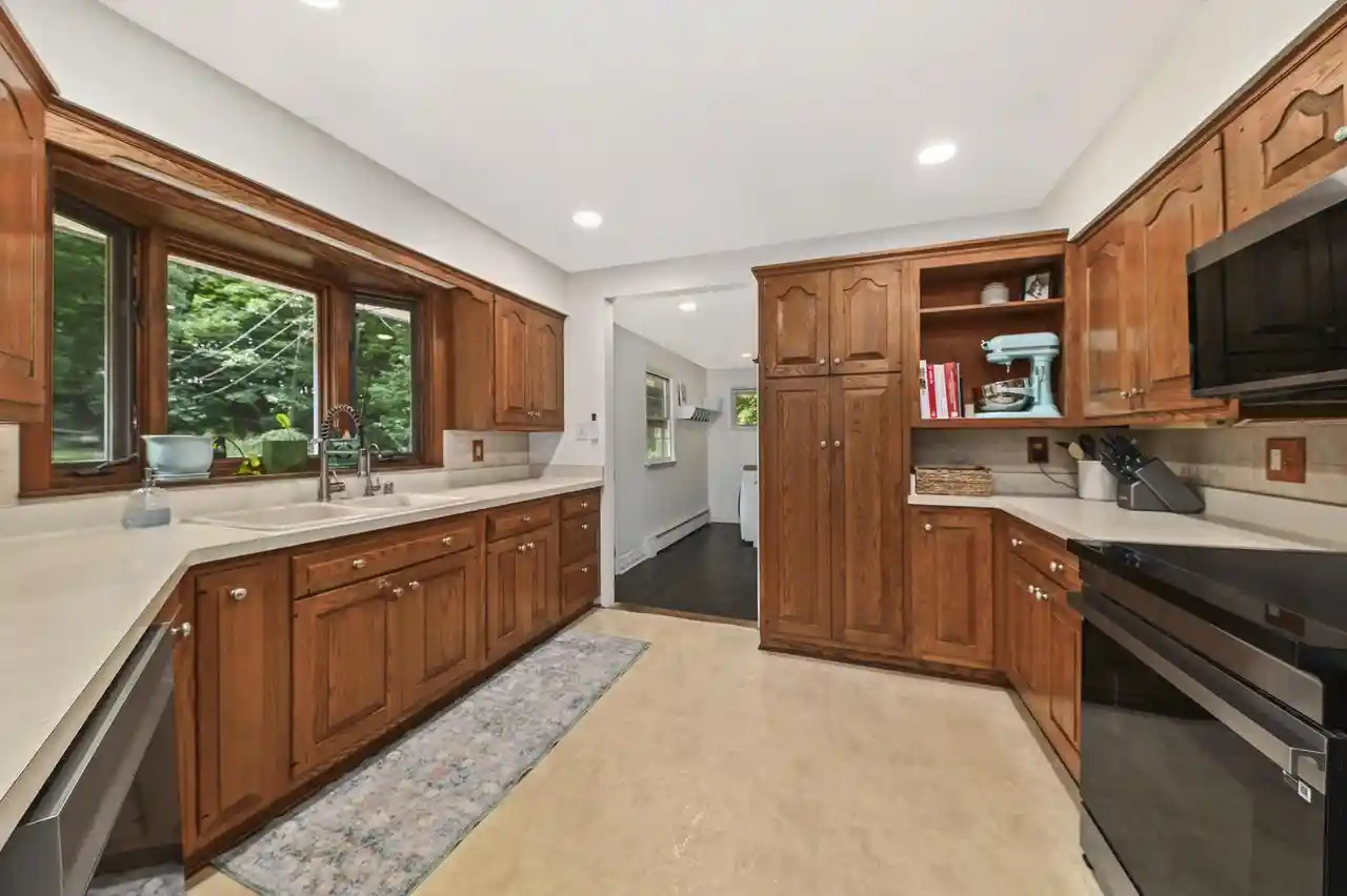 3rd image of N68W20969 Fairview Dr Dr, Menomonee Falls, WI 53051 | MLS# 1972967