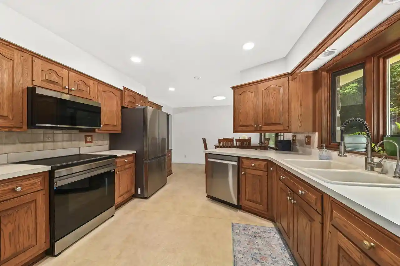 37th image of N68w20969 Fairview Dr Dr, Menomonee Falls, WI 53051 | MLS# 1972967