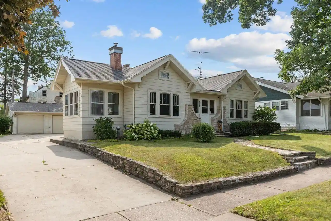 1st image of 618 Dickinson Street Street, New London, WI 54961 | MLS# 50329652
