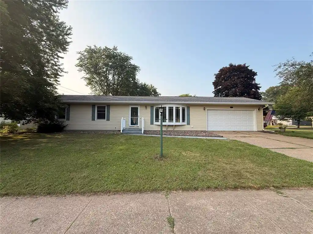 Photo 1 of Single family home for sale at 1470 Cummings Avenue Avenue, Eau Claire, WI 54701 | MLS# 1603539 | Listing updated on 2026-09-30