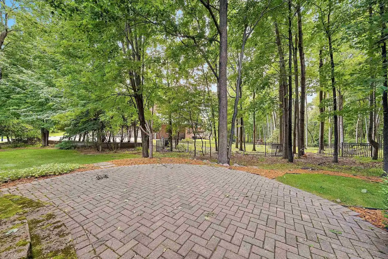 5th image of 2060 Muirwood Court Court, Green Bay, WI 54313 | MLS# 50329673