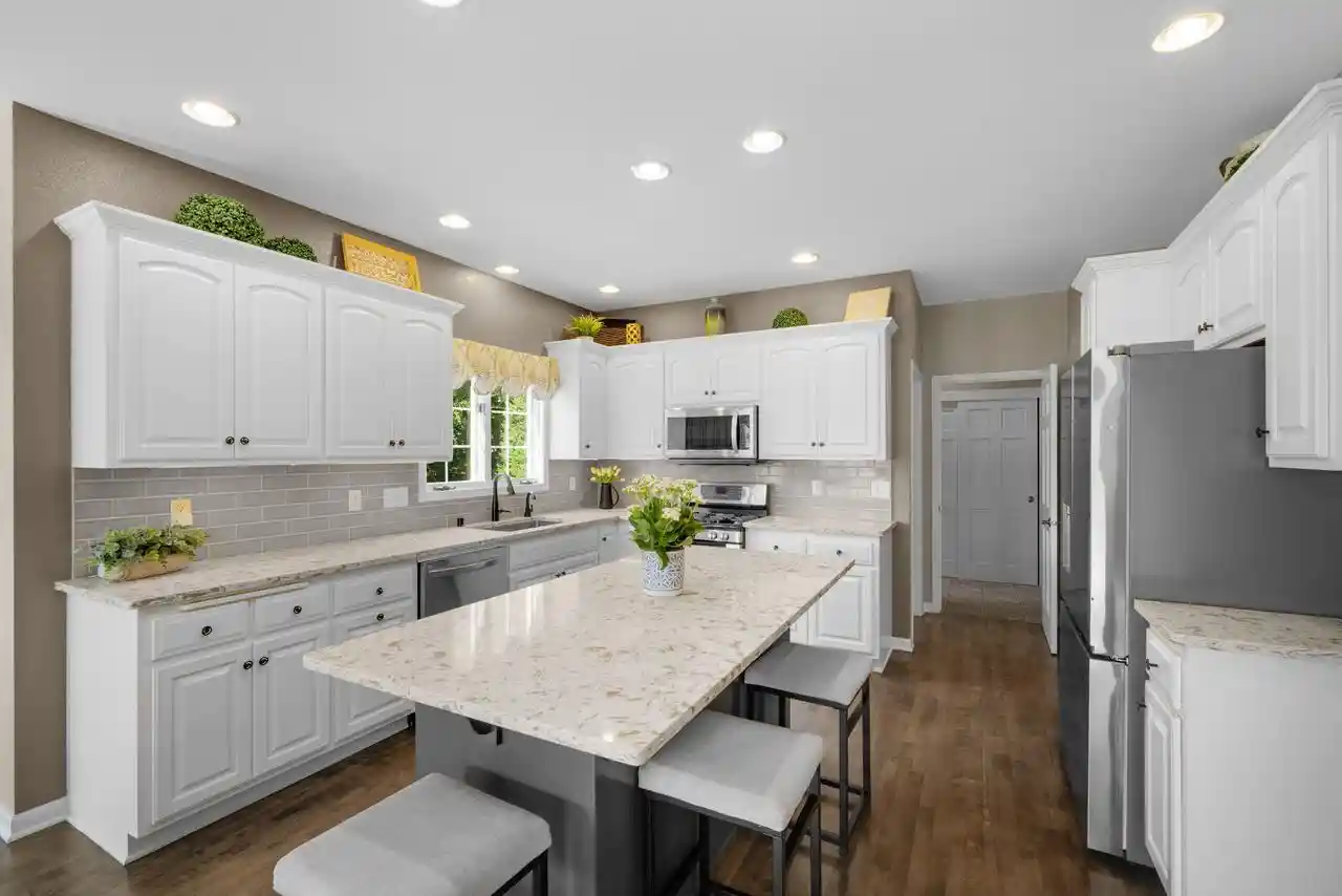1st image of 943 E Imperial Dr Dr, Hartland, WI 53029 | MLS# 1973010