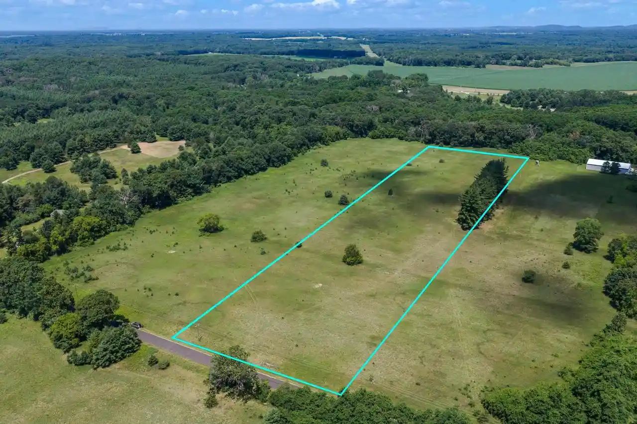 2nd image of 10 Ac E Edgewood Dr Dr, Oxford, WI 53952 | MLS# 2028756