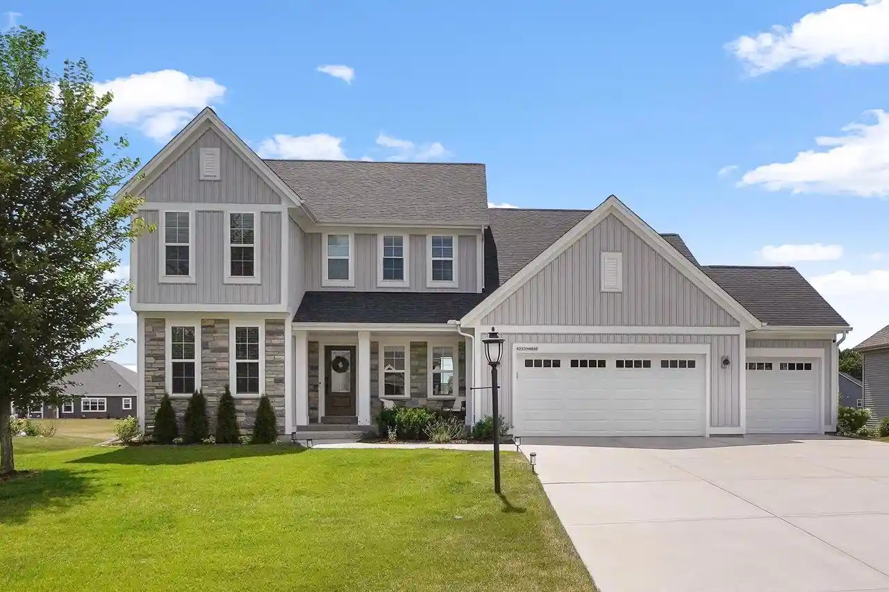 1st image of W223n4648 Seven Oaks Dr Dr, Pewaukee, WI 53072 | MLS# 1973055