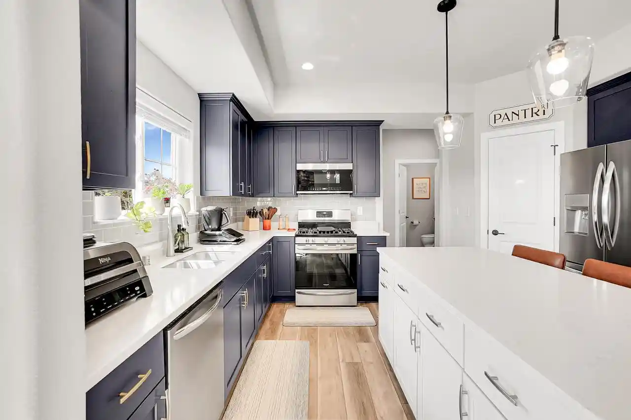 3rd image of W223N4648 Seven Oaks Dr Dr, Pewaukee, WI 53072 | MLS# 1973055