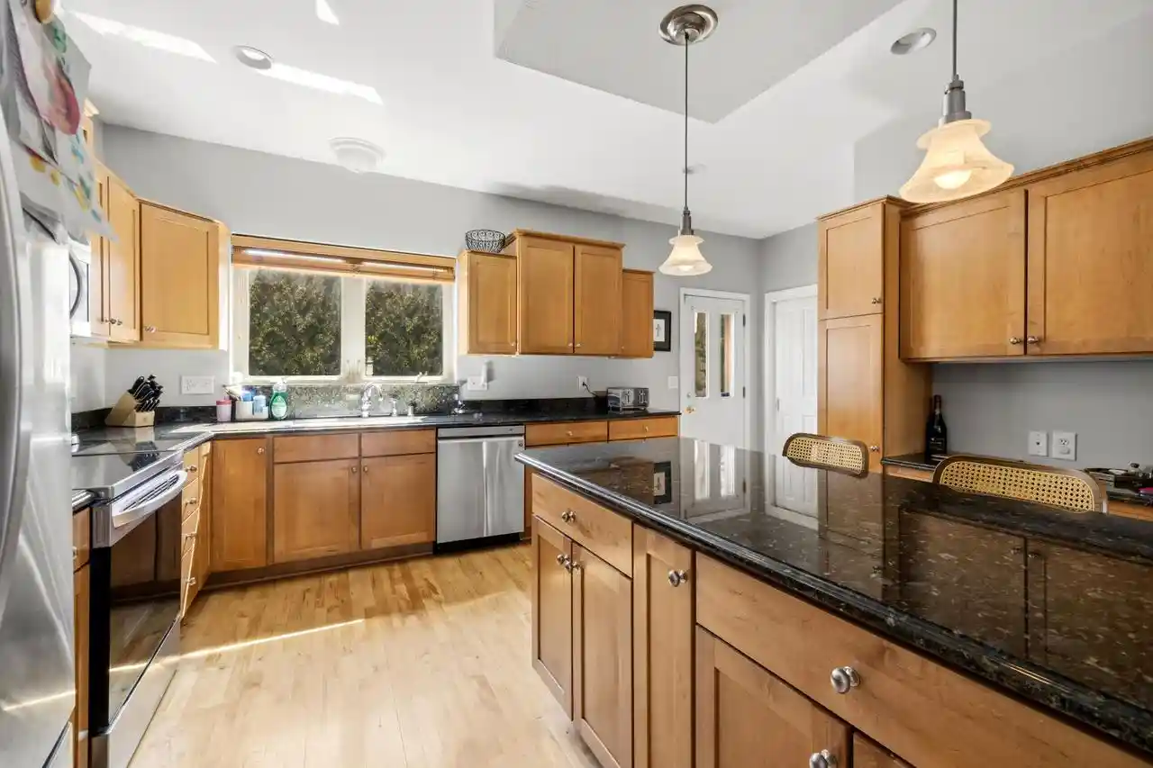3rd image of 1712 N Marshall Street Street, Milwaukee, WI 53202 | MLS# 1973074