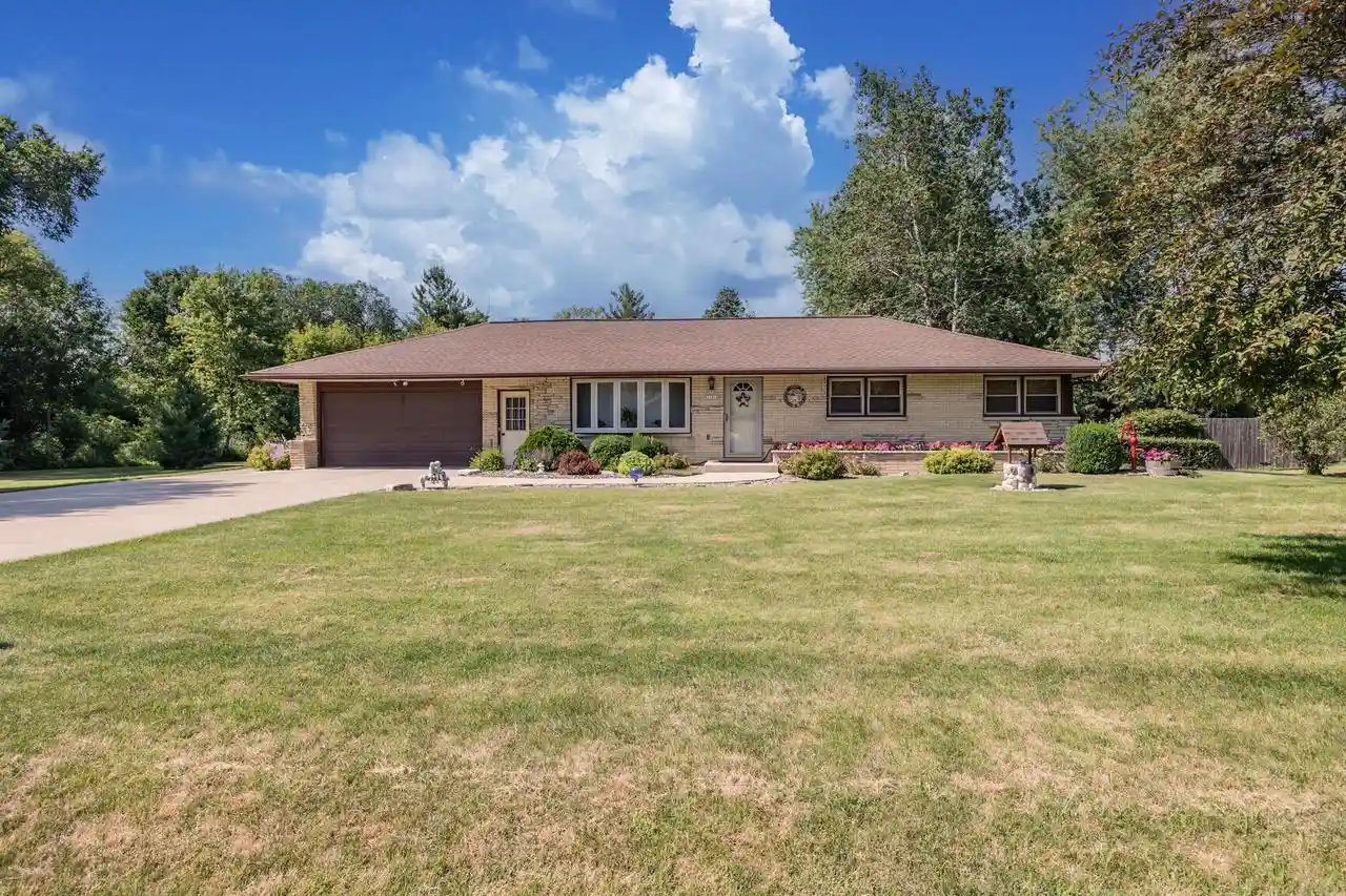 1st image of N58w21816 Maclynn Dr Dr, Menomonee Falls, WI 53051 | MLS# 1973089