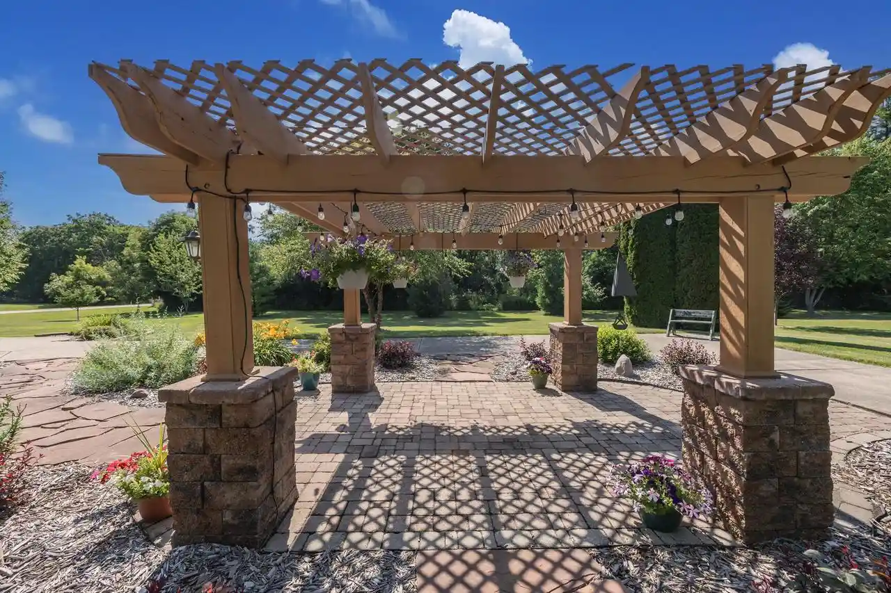 2nd image of N58w21816 Maclynn Dr Dr, Menomonee Falls, WI 53051 | MLS# 1973089
