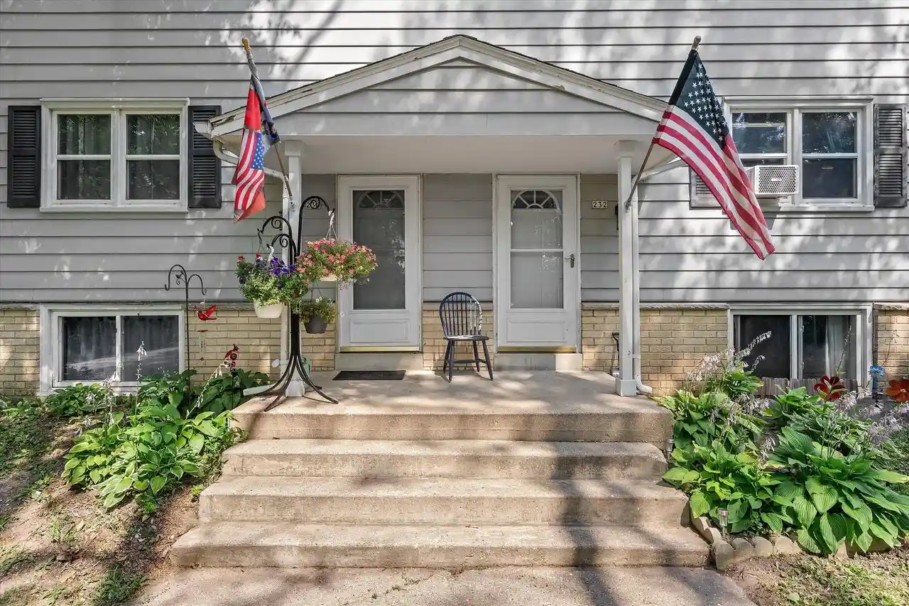 1st image of 232 Wolf Dr Dr, Dousman, WI 53118 | MLS# 1973092