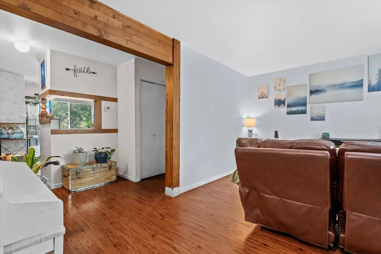 5th image of 232 Wolf Dr Dr, Dousman, WI 53118 | MLS# 1973092