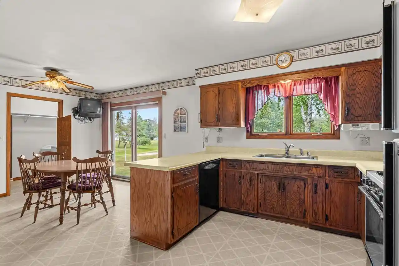 34th image of 414 N 6th Street Street, Reedsville, WI 54230 | MLS# 1973093