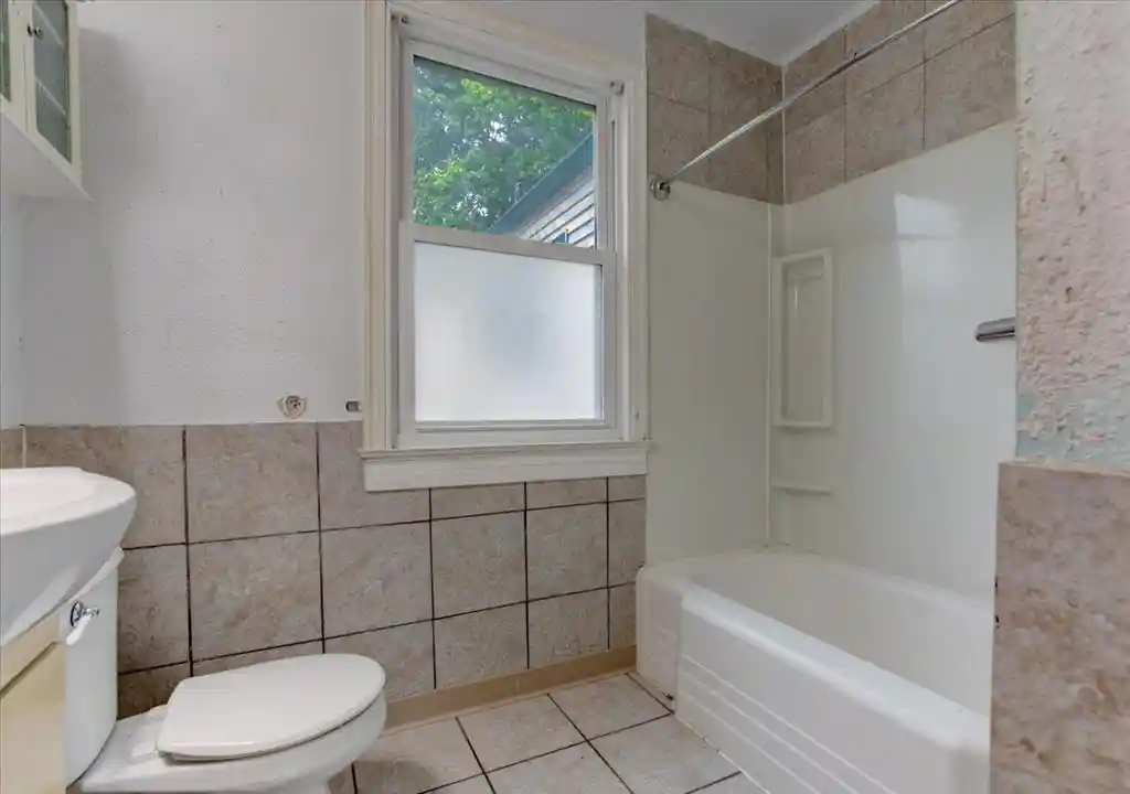 2nd image of 523 525 Bay Street Street #2, Chippewa Falls, WI 54729 | MLS# 1603406