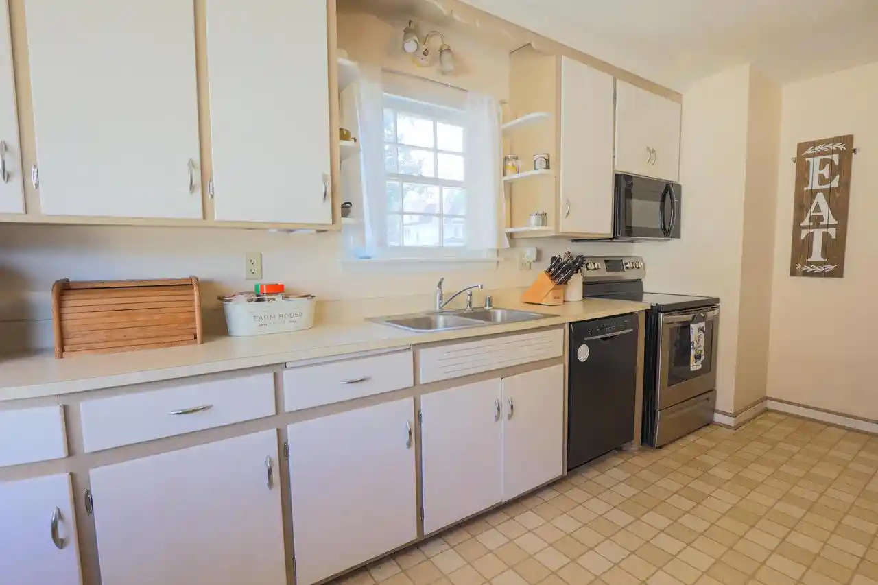 2nd image of 626 Union Street Street, Hartford, WI 53027 | MLS# 1973111