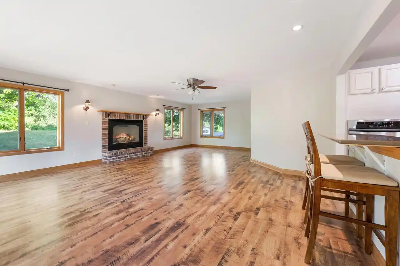 4th image of S67W23715 Fernwood Court Court, Waukesha, WI 53189 | MLS# 1973114