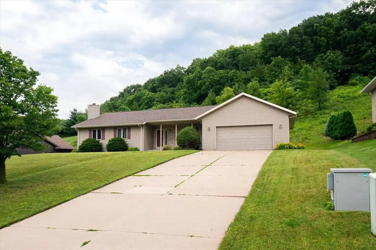 1st image of 240 Red Apple Dr Dr, La Crescent, MN 55947 | MLS# 1973126