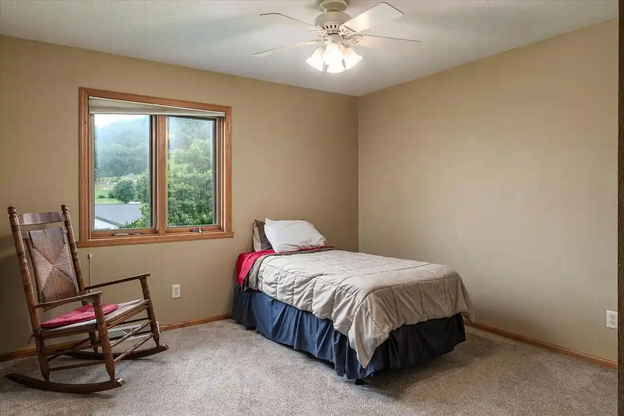 4th image of 240 Red Apple Dr Dr, La Crescent, MN 55947 | MLS# 1973126