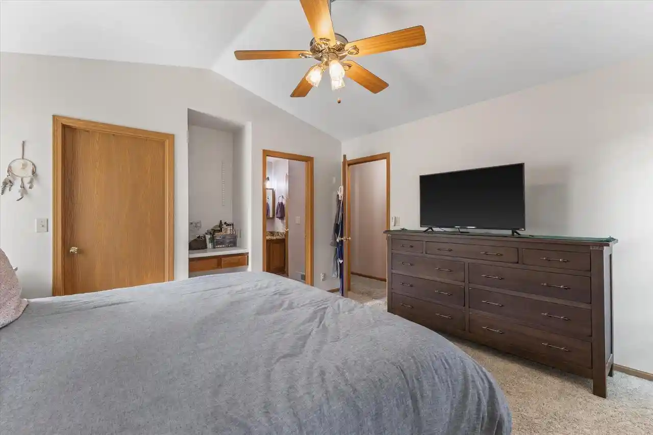 image of 10365 S Kelly Dr Dr, Oak Creek, WI 53154 | MLS# 1973125