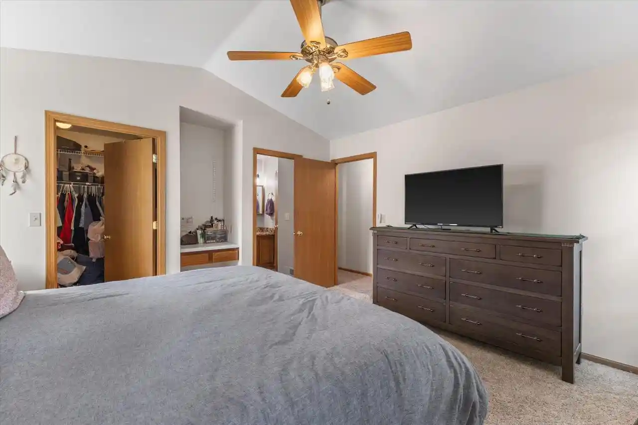 image of 10365 S Kelly Dr Dr, Oak Creek, WI 53154 | MLS# 1973125