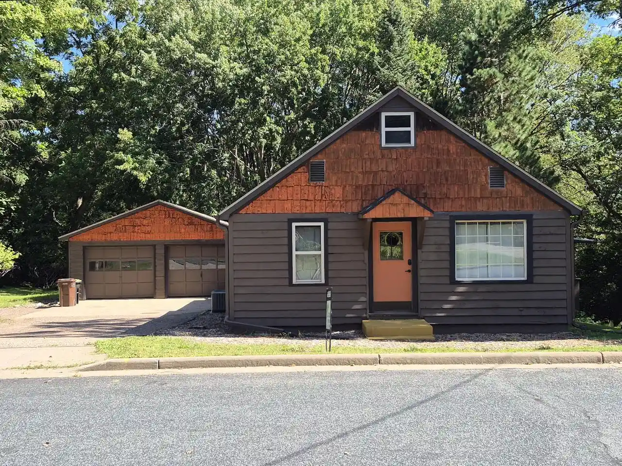 Photo 1 of Single family home for sale at 1915 Abbe Hill Dr Dr, Eau Claire, WI 54703 | MLS# 1973134 | Listing updated on 2026-09-10