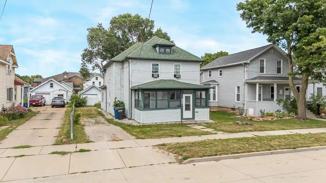 1st image of 246 W 12th Avenue Avenue, Oshkosh, WI 54902 | MLS# 50329694