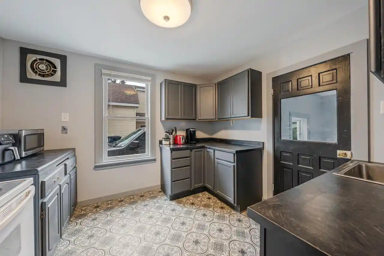 3rd image of 246 W 12Th Avenue Avenue, Oshkosh, WI 54902 | MLS# 50329694