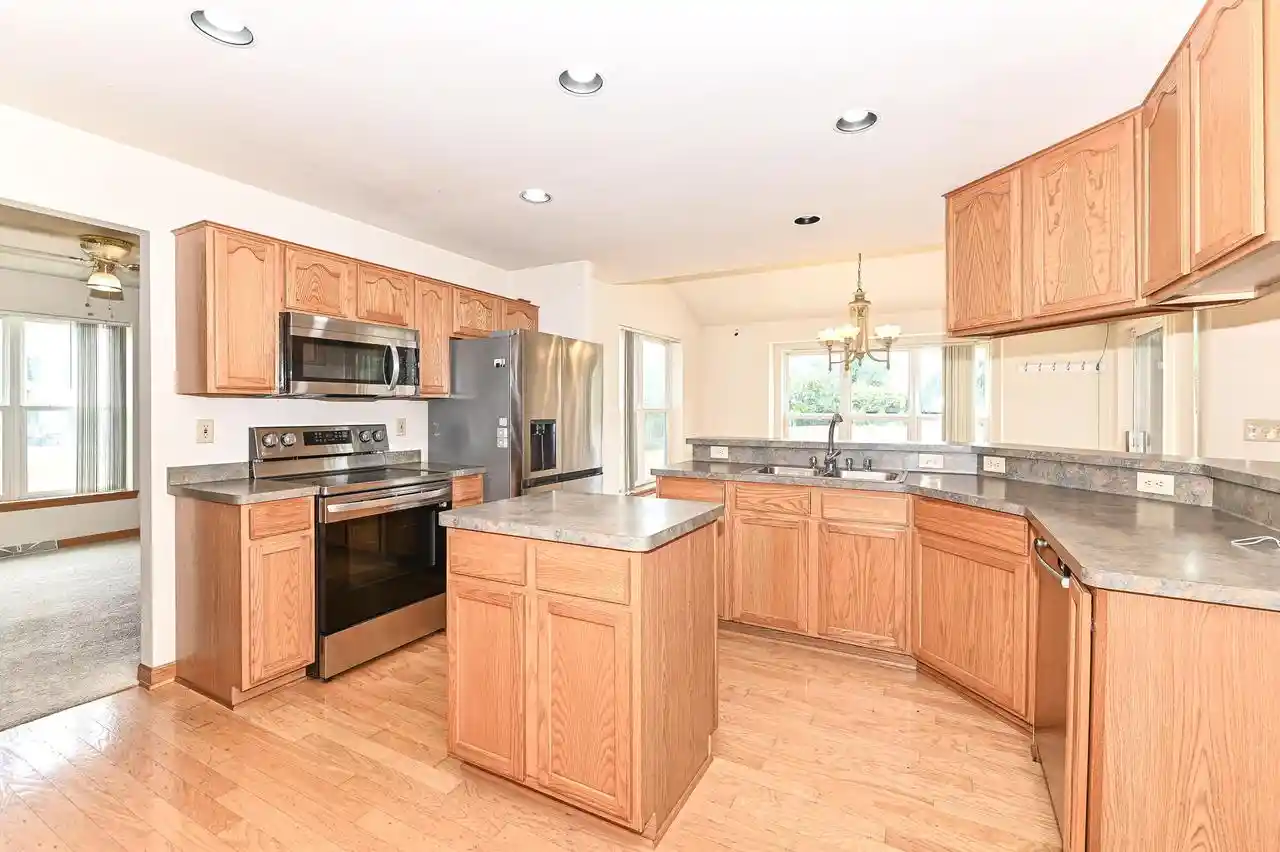 3rd image of 11042 W Villa Avenue Avenue, Milwaukee, WI 53224 | MLS# 1973143