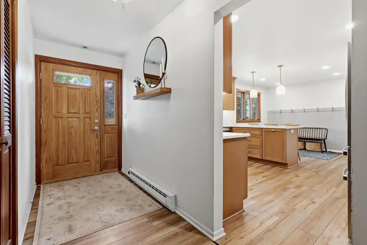 4th image of 1020 S Washington Dr Dr, Sheboygan, WI 53083 | MLS# 1973155