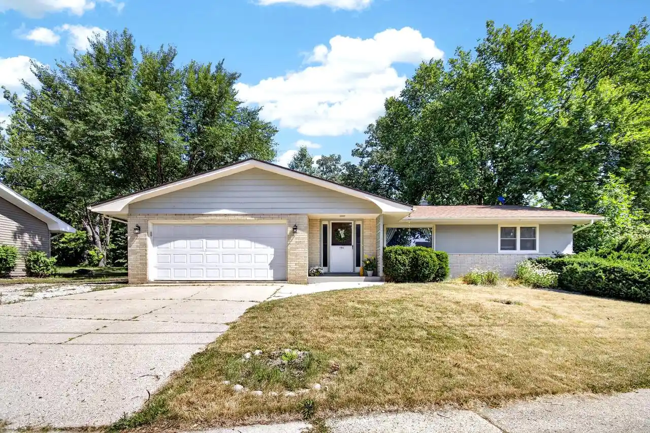 1st image of 586 Oak Street Street, Burlington, WI 53105 | MLS# 1973147