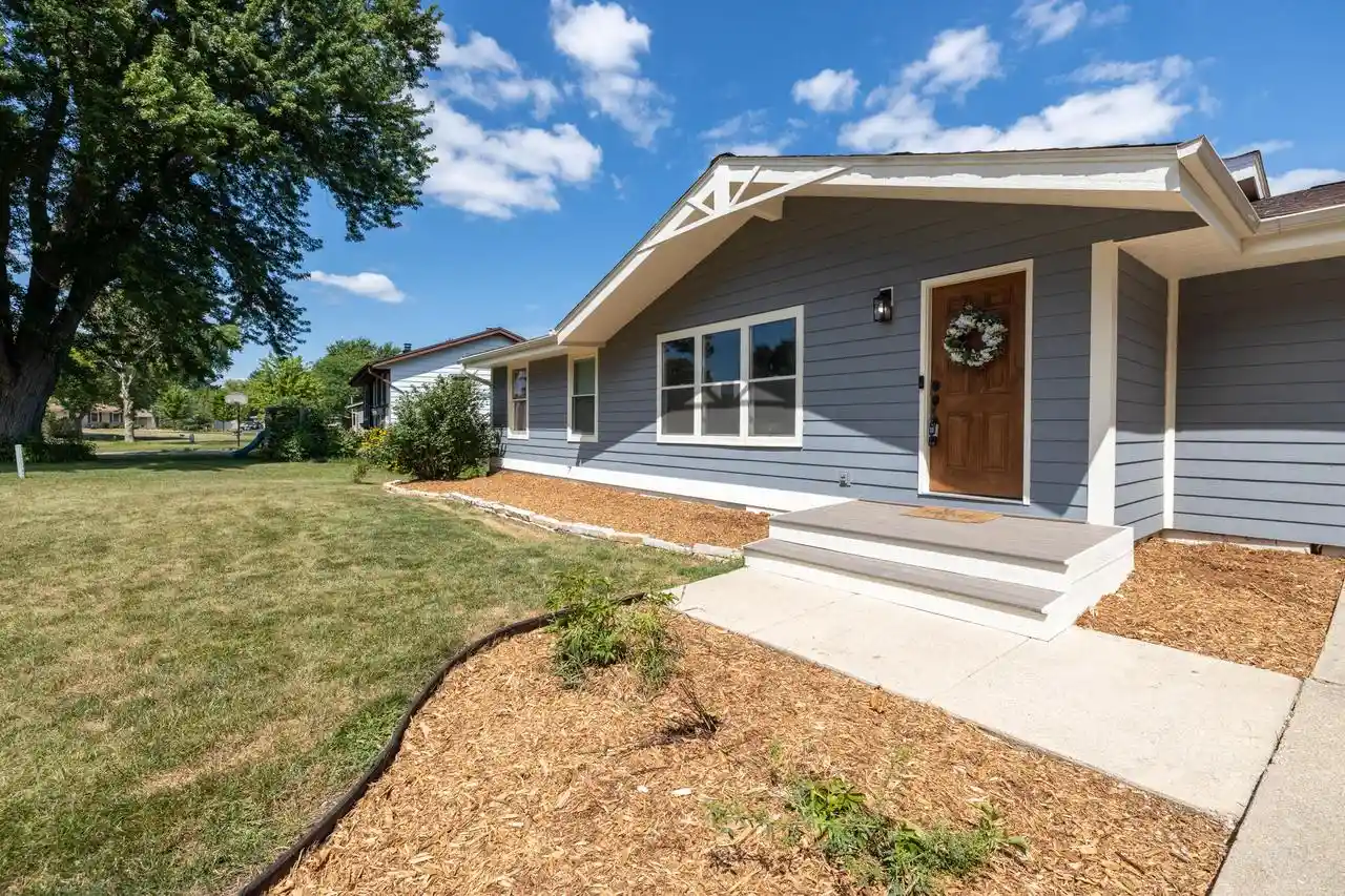 1st image of 176 Ridgeway Dr Dr, Dousman, WI 53118 | MLS# 1973157