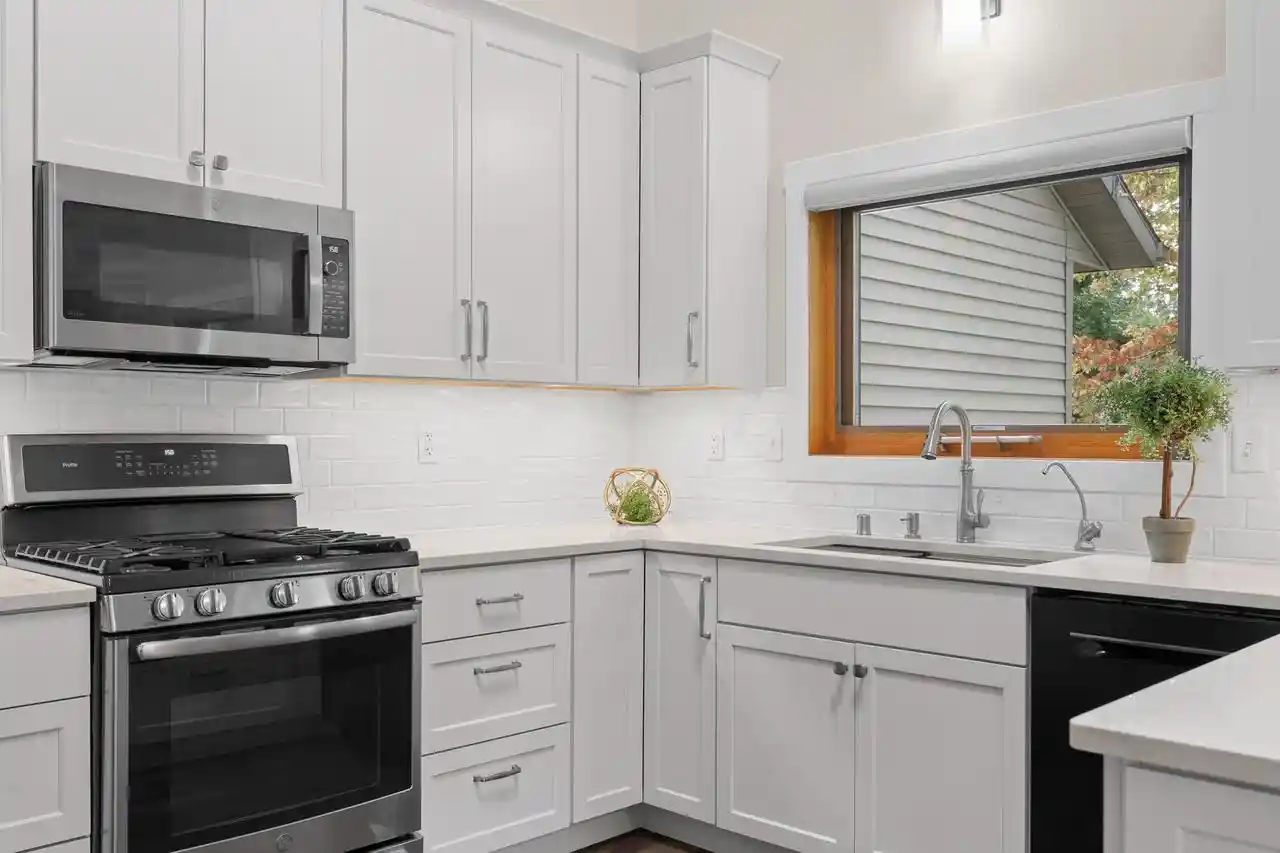 2nd image of 4033 Beverly Dr Dr, Onalaska, WI 54650 | MLS# 1973159