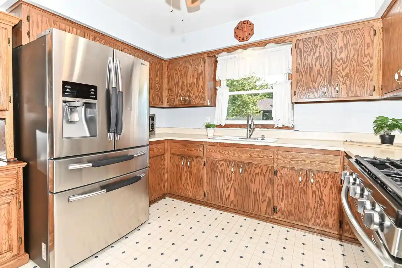 2nd image of 3310 E Woodview Avenue Avenue, Oak Creek, WI 53154 | MLS# 1973158