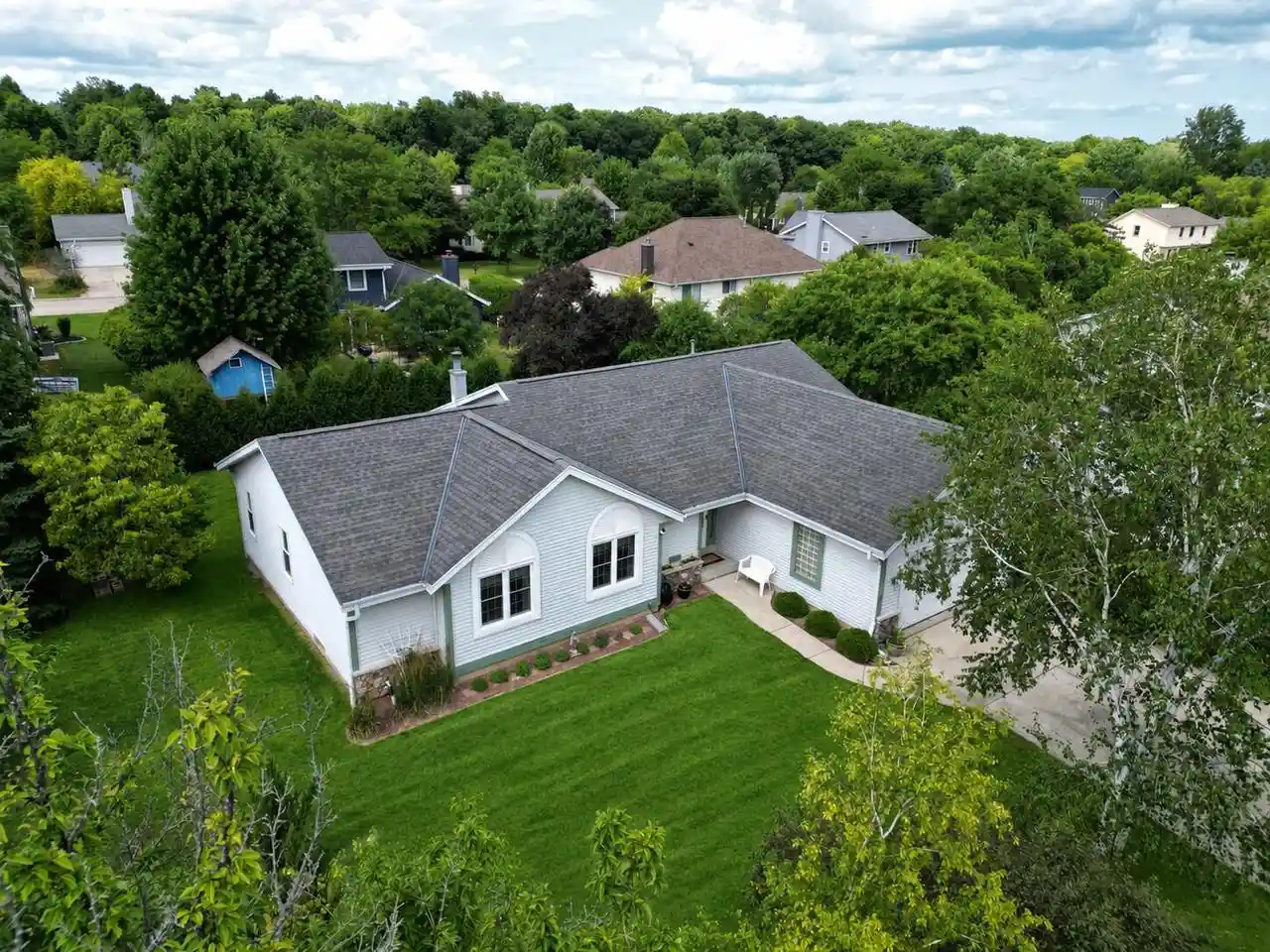 image of 4130 W Thorncrest Dr Dr, Franklin, WI 53132 | MLS# 1973170