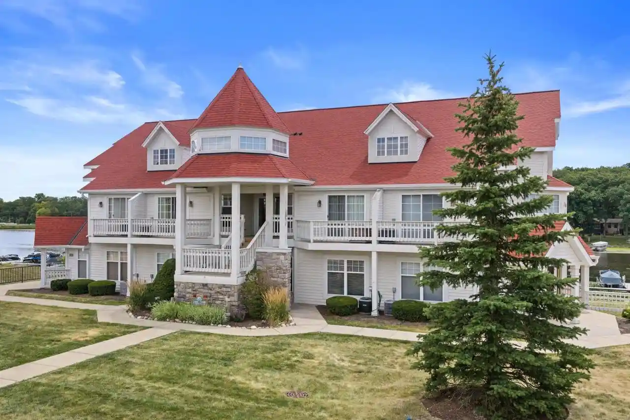 1st image of 2107 Landings Lane Lane, Delavan, WI 53115 | MLS# 1973192