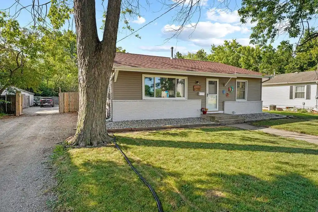 1st image of 1735 Oshkosh Avenue Avenue, Oshkosh, WI 54902 | MLS# 50329722