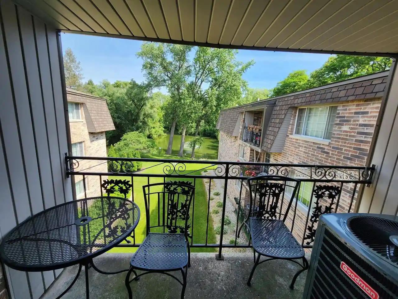 Listing Photo 5 - Condo for sale in building located at 1730 W Grn Tree Rd Rd, Glendale, WI 53209 - Unit #305