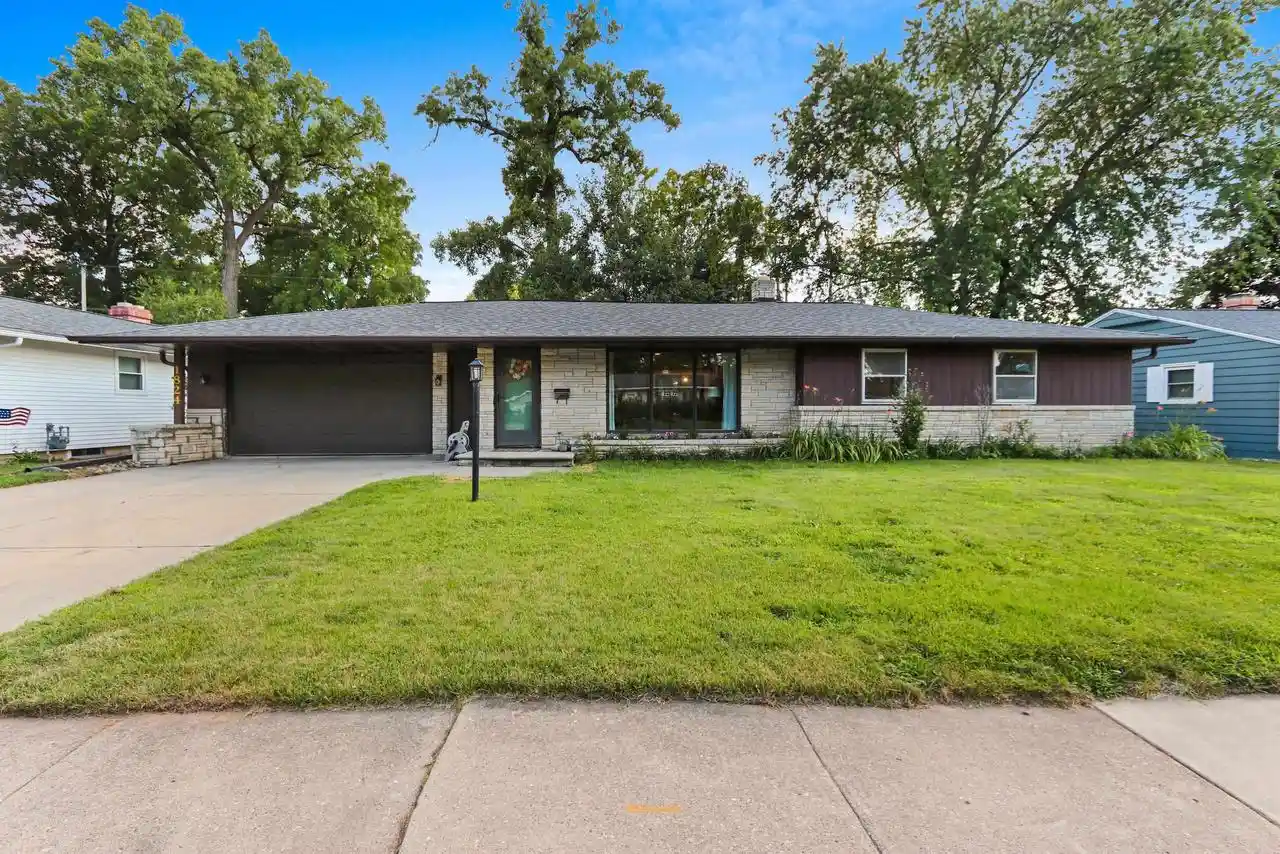 1st image of 1824 Fiesta Lane Lane, Green Bay, WI 54302 | MLS# 50329744