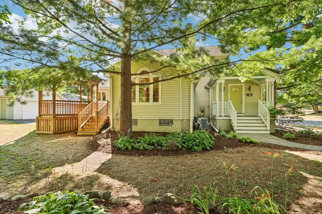 1st image of 524 E Jefferson Street Street, Oconomowoc, WI 53066 | MLS# 1973250