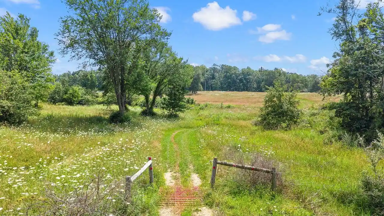 Photo 3 of Single family home for sale at E6789 Loop Road Road, Reedsburg, WI 53959 | MLS# 2028830 | Listing updated on 2026-08-15