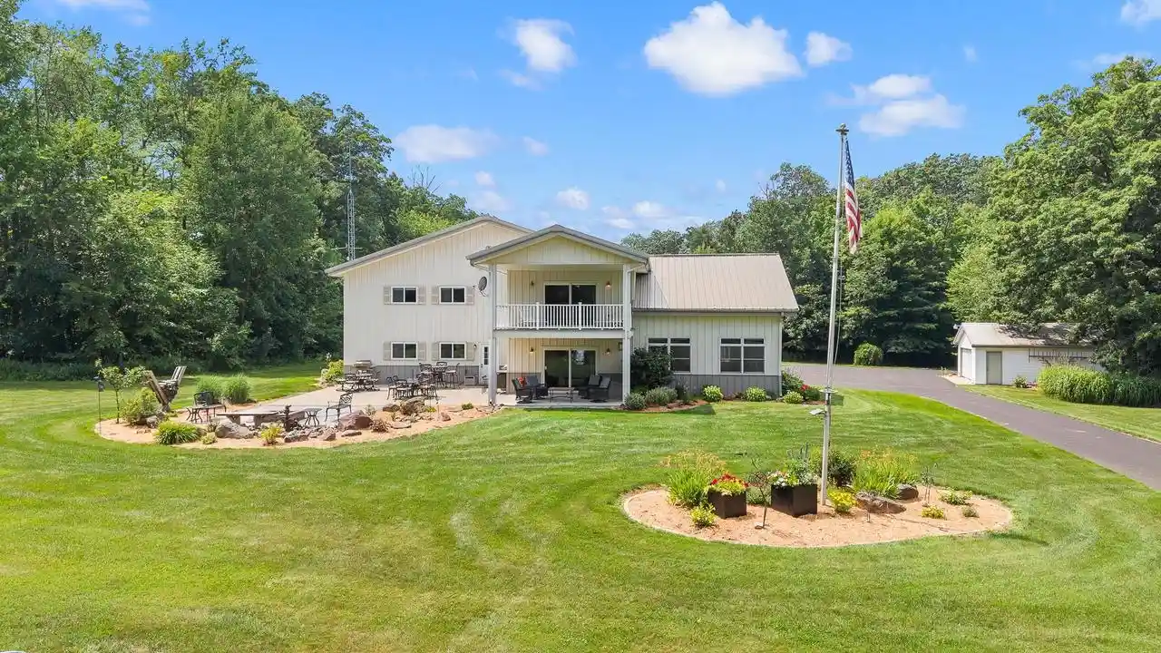 Photo 3 of Single family home for sale at E6789 Loop Road Road, Reedsburg, WI 53959 | MLS# 2028830 | Listing updated on 2026-08-15