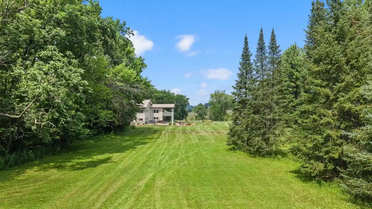 Photo 4 of Single family home for sale at E6789 Loop Road Road, Reedsburg, WI 53959 | MLS# 2028830 | Listing updated on 2026-08-15