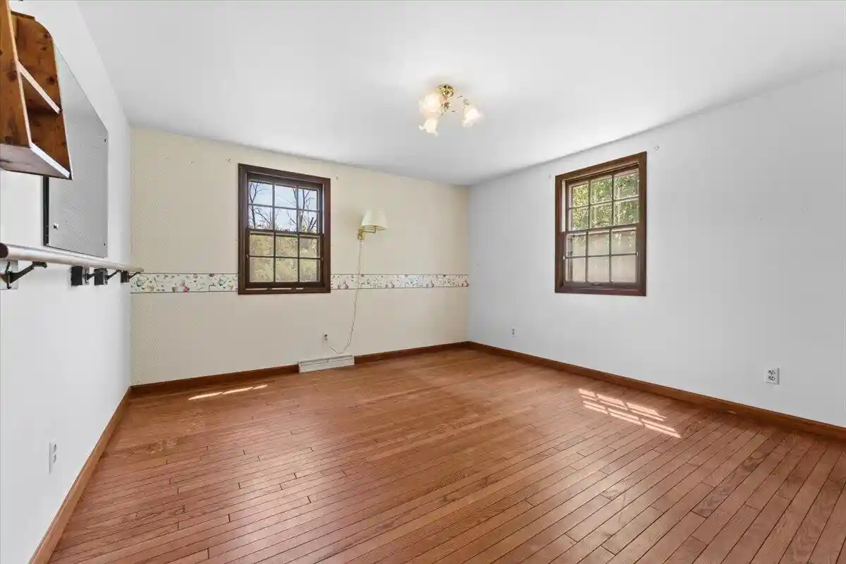 5th image of 11645 N Hillside Lane Lane, Mequon, WI 53092 | MLS# 1973251
