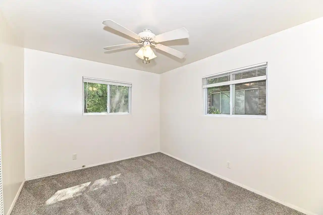 Listing Photo 3 - Condo for sale in building located at 2520 N Murray Ave Ave, Milwaukee, WI 53211 - Unit #2522