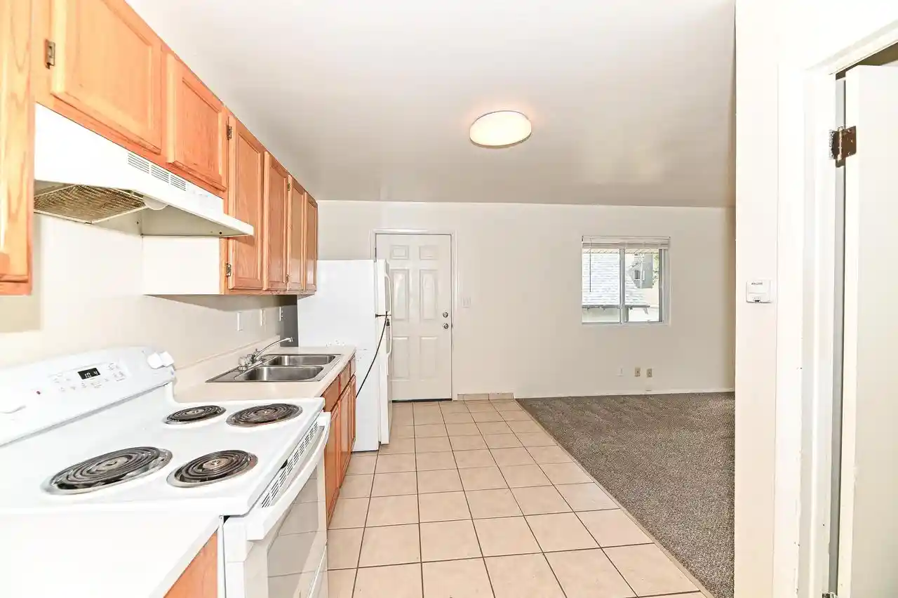 Listing Photo 2 - Condo for sale in building located at 2520 N Murray Ave Ave, Milwaukee, WI 53211 - Unit #2522