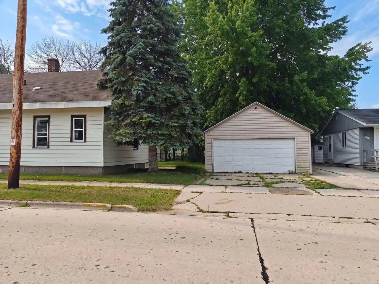 5th image of 1018 Lowell Street Street, Two Rivers, WI 54241 | MLS# 50329725