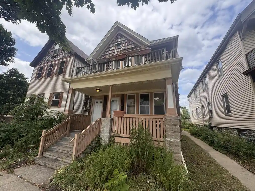 Photo 1 of Multi family home for sale at 916 E Meinecke Avenue Avenue #918, Milwaukee, WI 53212 | MLS# 1973297 | Listing updated on 2026-09-10