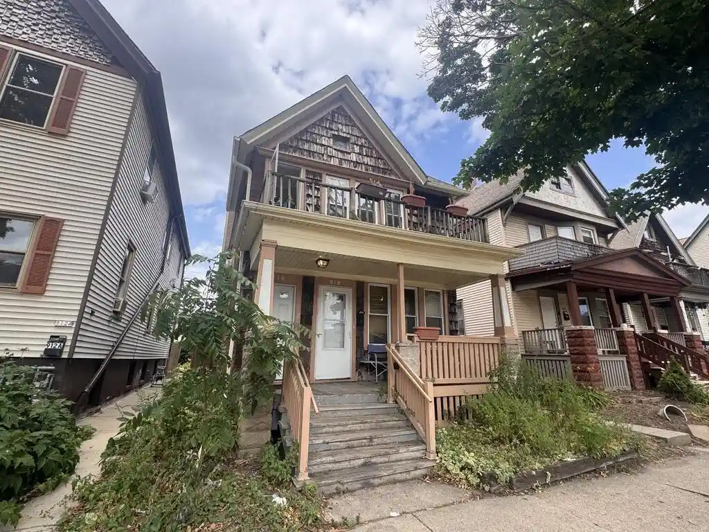 Photo 2 of Multi family home for sale at 916 E Meinecke Avenue Avenue #918, Milwaukee, WI 53212 | MLS# 1973297 | Listing updated on 2026-09-10