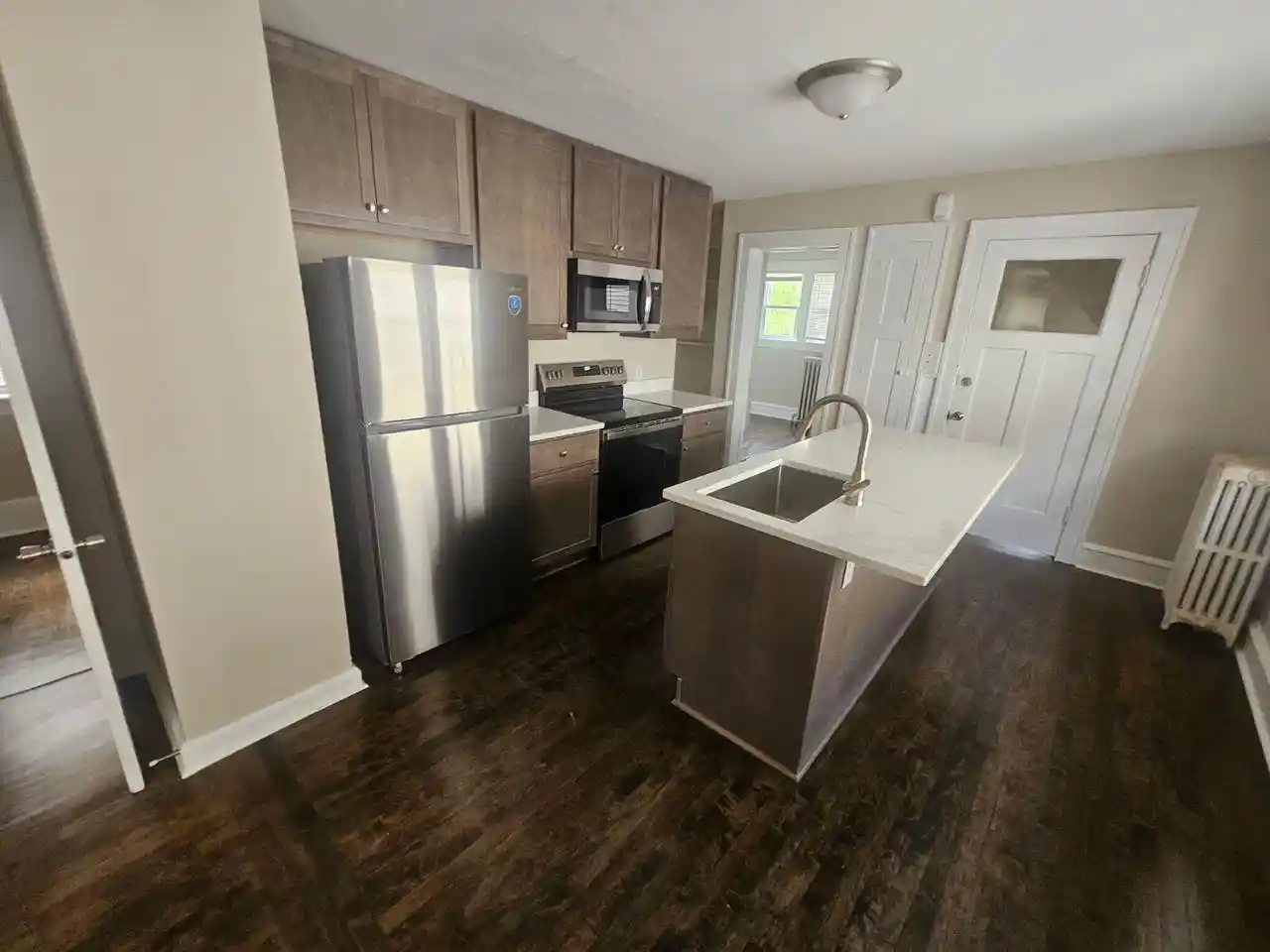 Listing Photo 5 - Condo for sale in building located at 916 E Meinecke Ave Ave, Milwaukee, WI 53212 - Unit #918