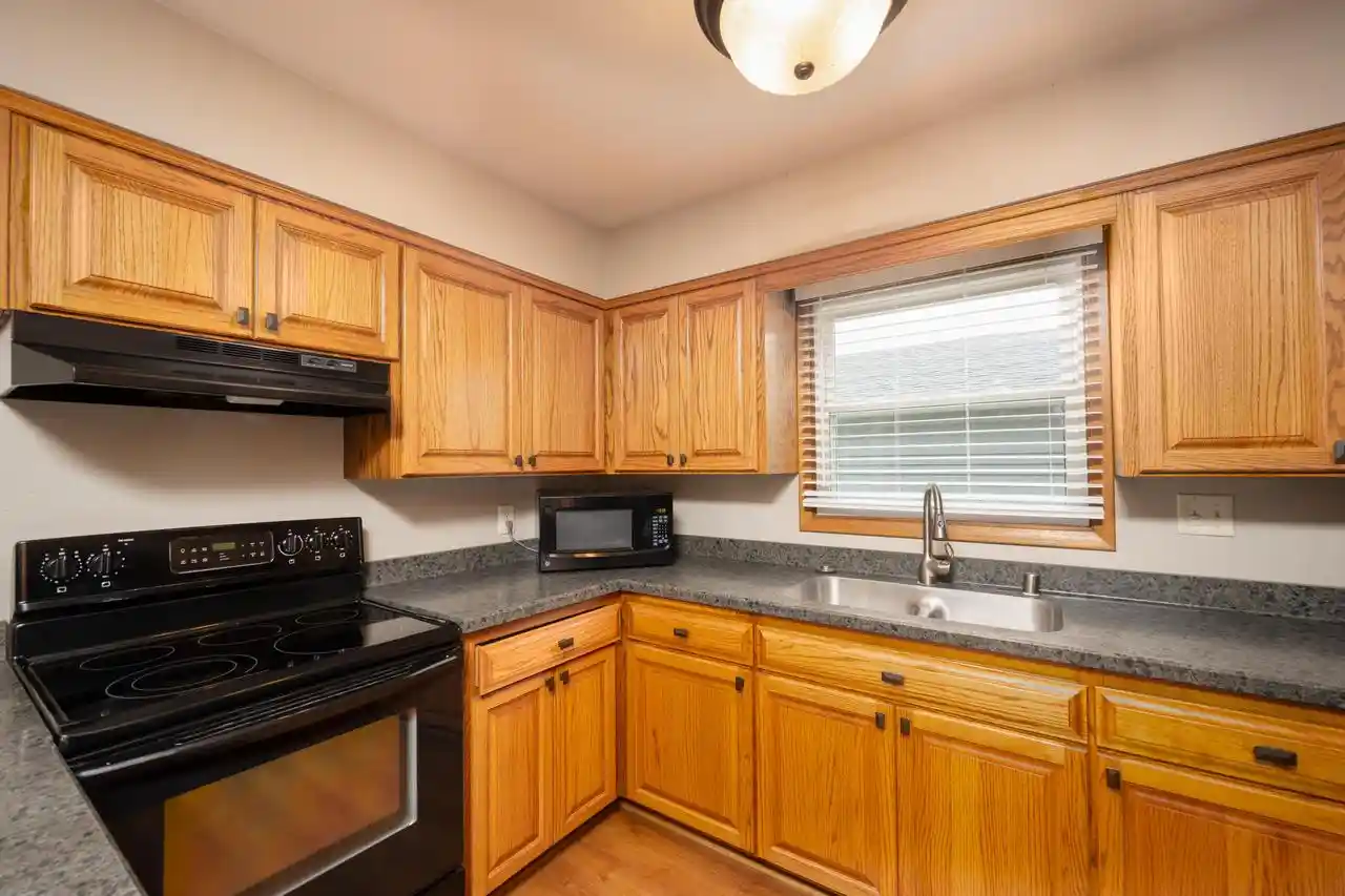 40th image of 7601 S Manor Avenue Avenue, Oak Creek, WI 53154 | MLS# 1973299